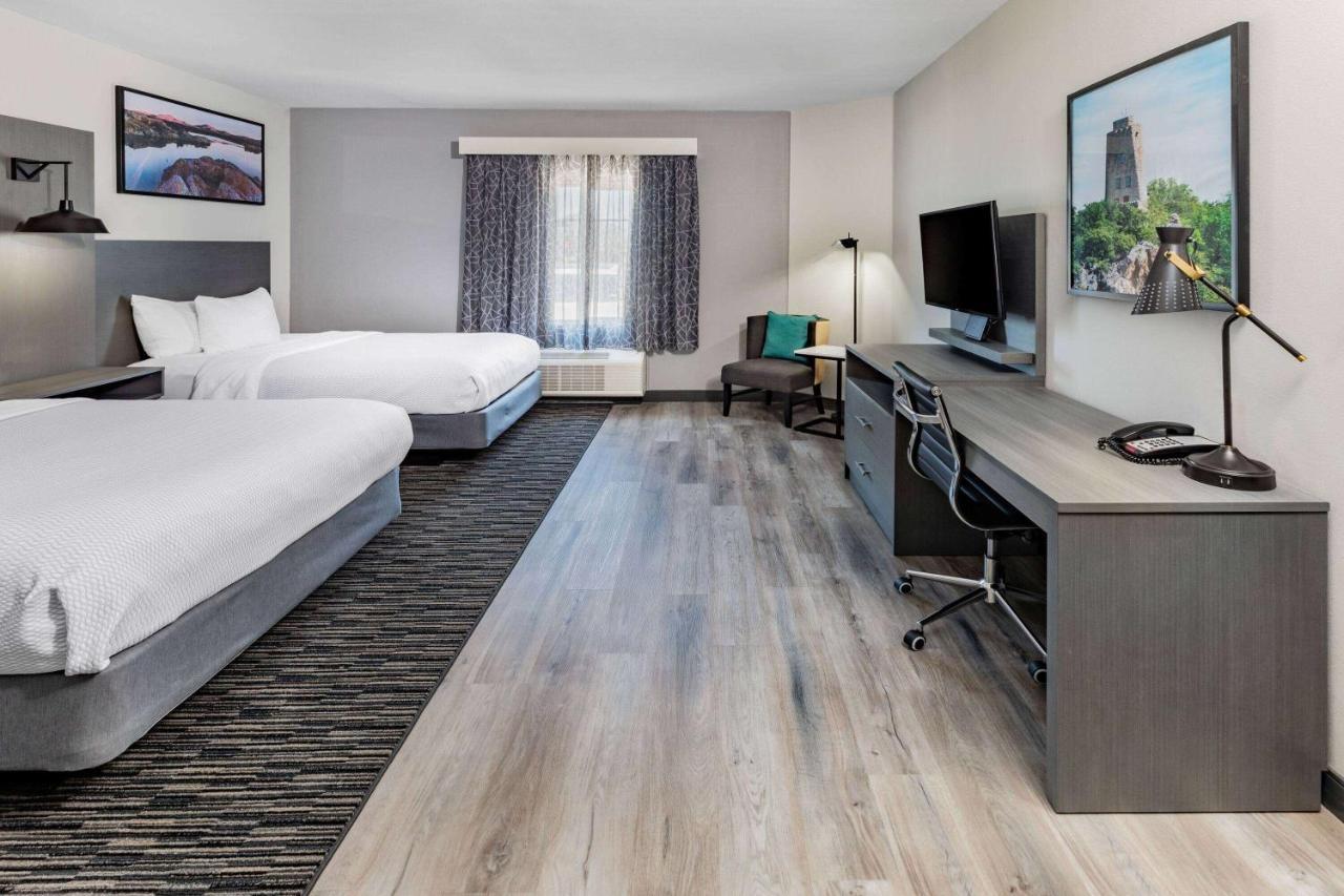 La Quinta Inn & Suites By Wyndham 아드모어 외부 사진