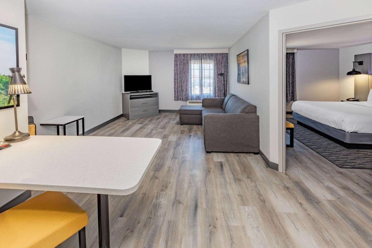 La Quinta Inn & Suites By Wyndham 아드모어 외부 사진
